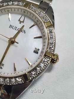 Bulova Sutton 98R263 Montre pour femme en acier inoxydable bicolore avec diamants à 595$