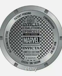Montre Punisher Invicta 55mm en silicone noir et bleu avec 2 déclencheurs à $150 en solde.