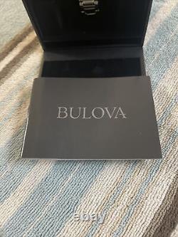 Montre en acier inoxydable bicolore et quartz Bulova pour femme avec diamants 98R227 (neuf) 550 $